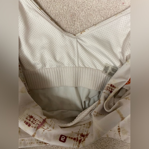 XS workout set- cropped tank with built in sports bra and crossover 4’ shorts - Picture 4 of 4